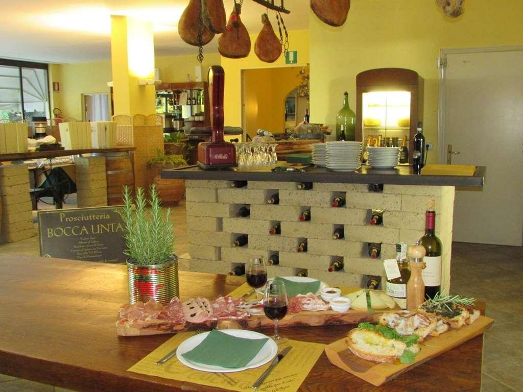 Il Grifo Hotel E Bisteccheria Toscana มอนติปุลเชียโน ร้านอาหาร รูปภาพ