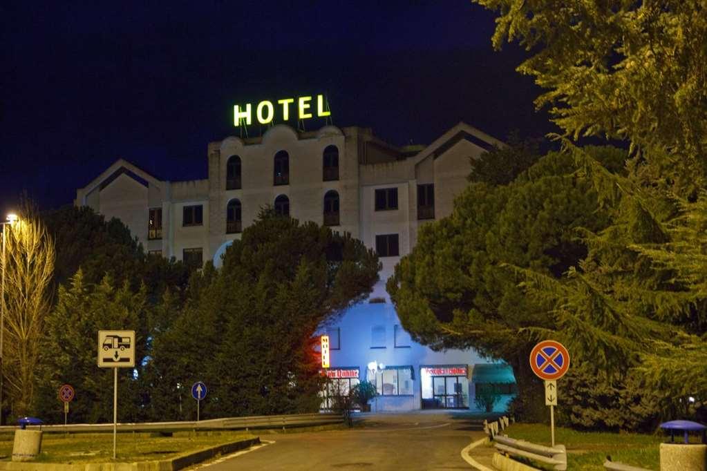 Il Grifo Hotel E Bisteccheria Toscana มอนติปุลเชียโน ภายนอก รูปภาพ