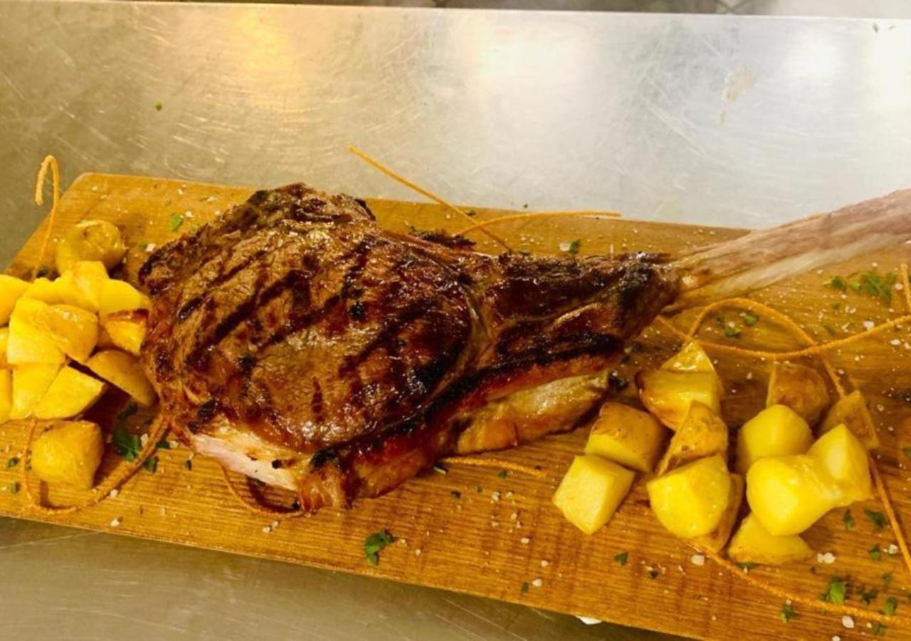 Il Grifo Hotel E Bisteccheria Toscana มอนติปุลเชียโน ภายนอก รูปภาพ