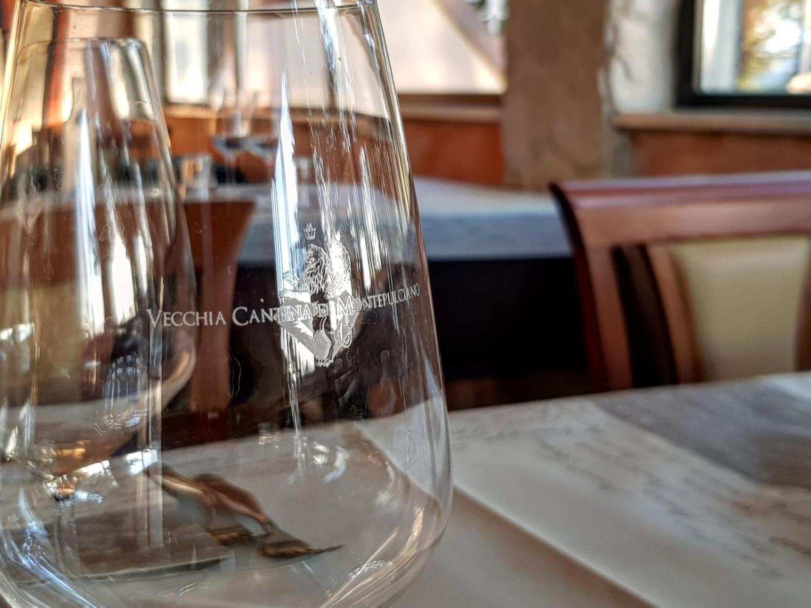 Il Grifo Hotel E Bisteccheria Toscana มอนติปุลเชียโน ภายนอก รูปภาพ