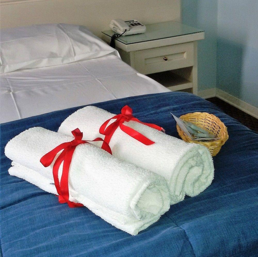 Il Grifo Hotel E Bisteccheria Toscana มอนติปุลเชียโน ภายนอก รูปภาพ