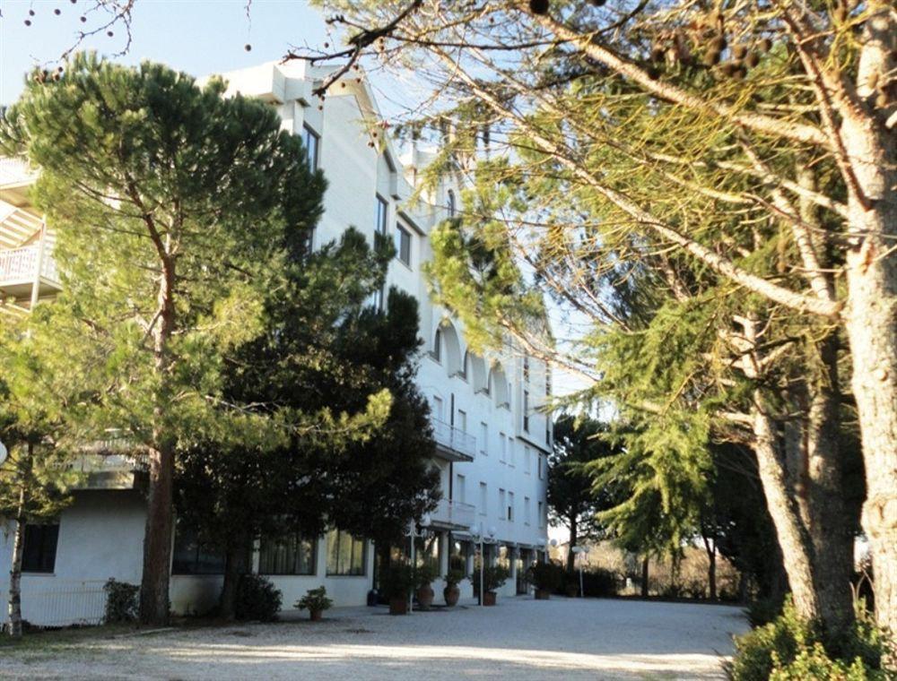 Il Grifo Hotel E Bisteccheria Toscana มอนติปุลเชียโน ภายนอก รูปภาพ