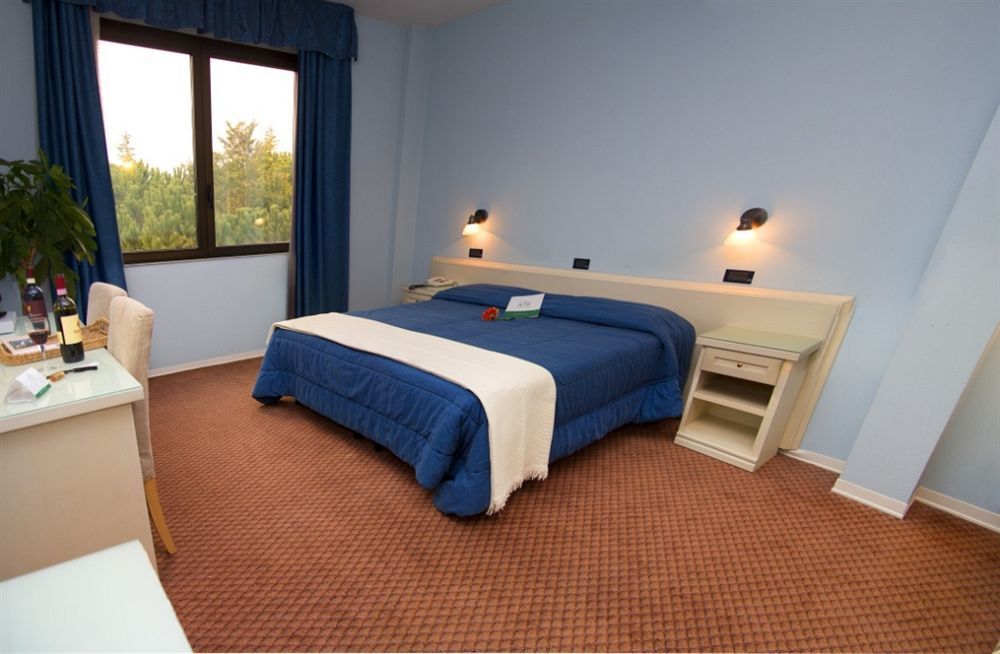 Il Grifo Hotel E Bisteccheria Toscana มอนติปุลเชียโน ภายนอก รูปภาพ