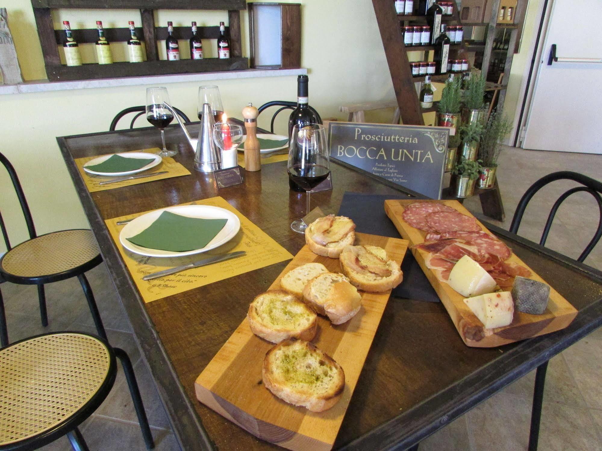 Il Grifo Hotel E Bisteccheria Toscana มอนติปุลเชียโน ภายนอก รูปภาพ