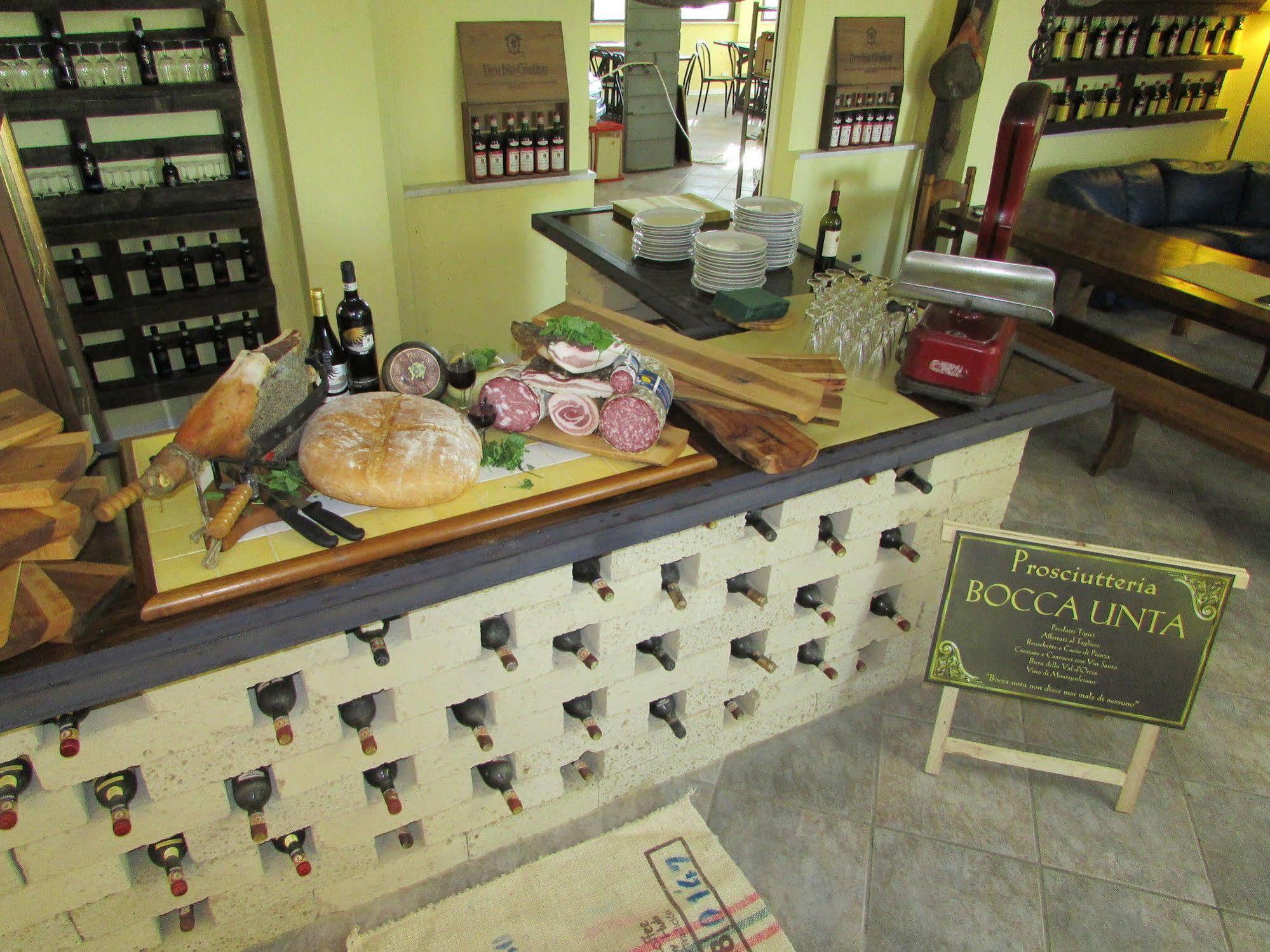 Il Grifo Hotel E Bisteccheria Toscana มอนติปุลเชียโน ภายนอก รูปภาพ