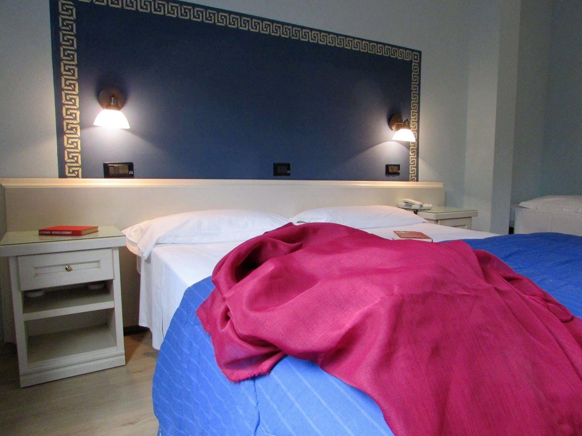 Il Grifo Hotel E Bisteccheria Toscana มอนติปุลเชียโน ภายนอก รูปภาพ